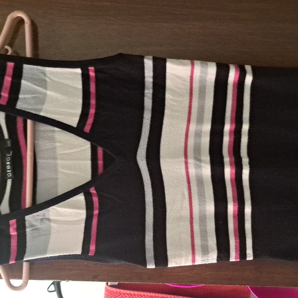 Sleeveless sweater top